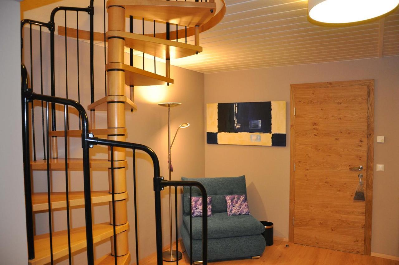 Erdhaeuser Und Apartments Mit Seeblick Und Alleinlage Вайсензее Екстериор снимка
