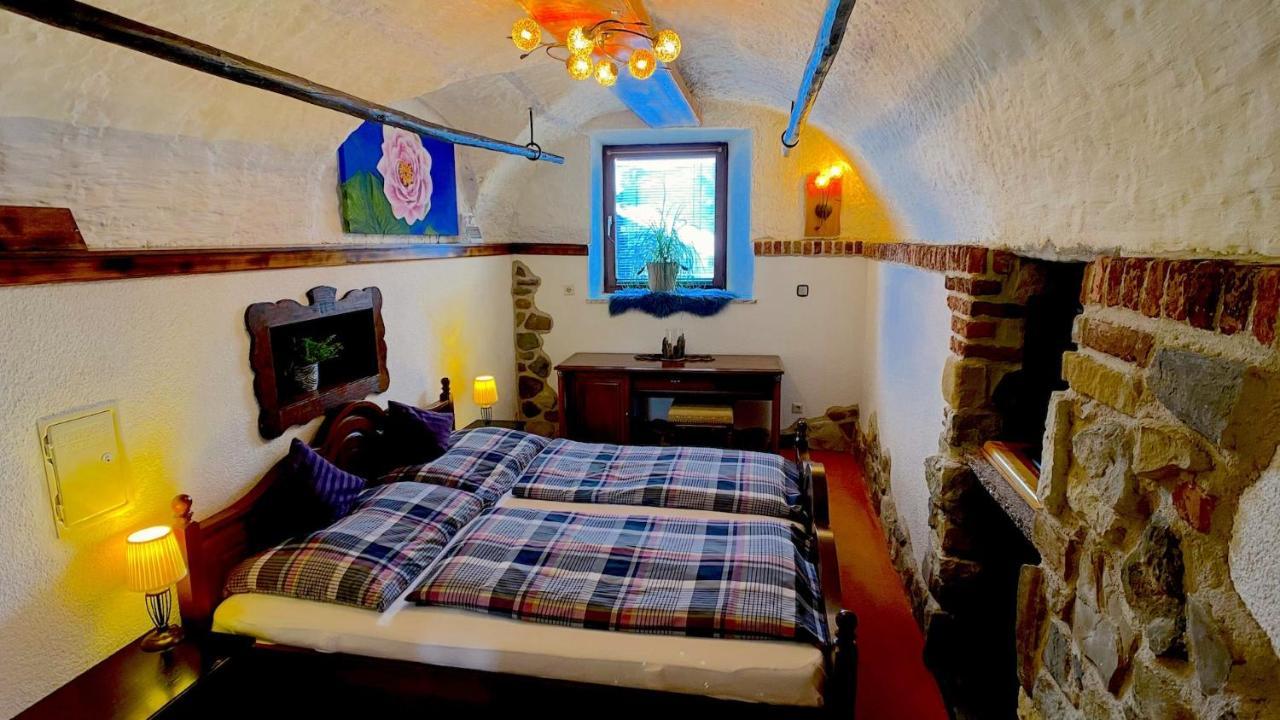 Erdhaeuser Und Apartments Mit Seeblick Und Alleinlage Вайсензее Екстериор снимка