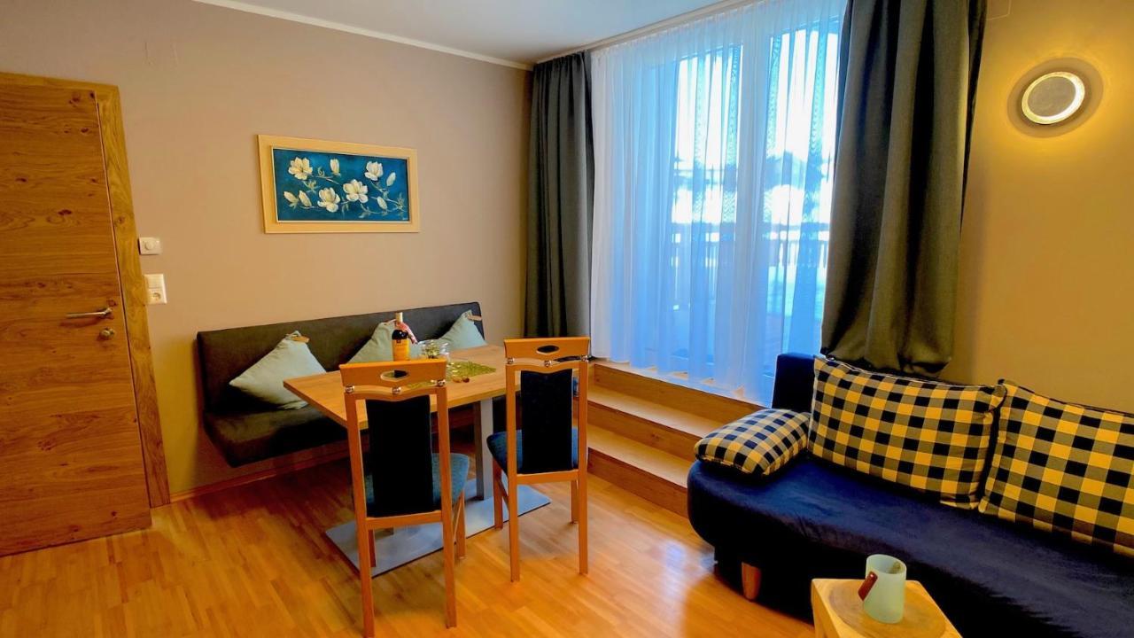Erdhaeuser Und Apartments Mit Seeblick Und Alleinlage Вайсензее Екстериор снимка