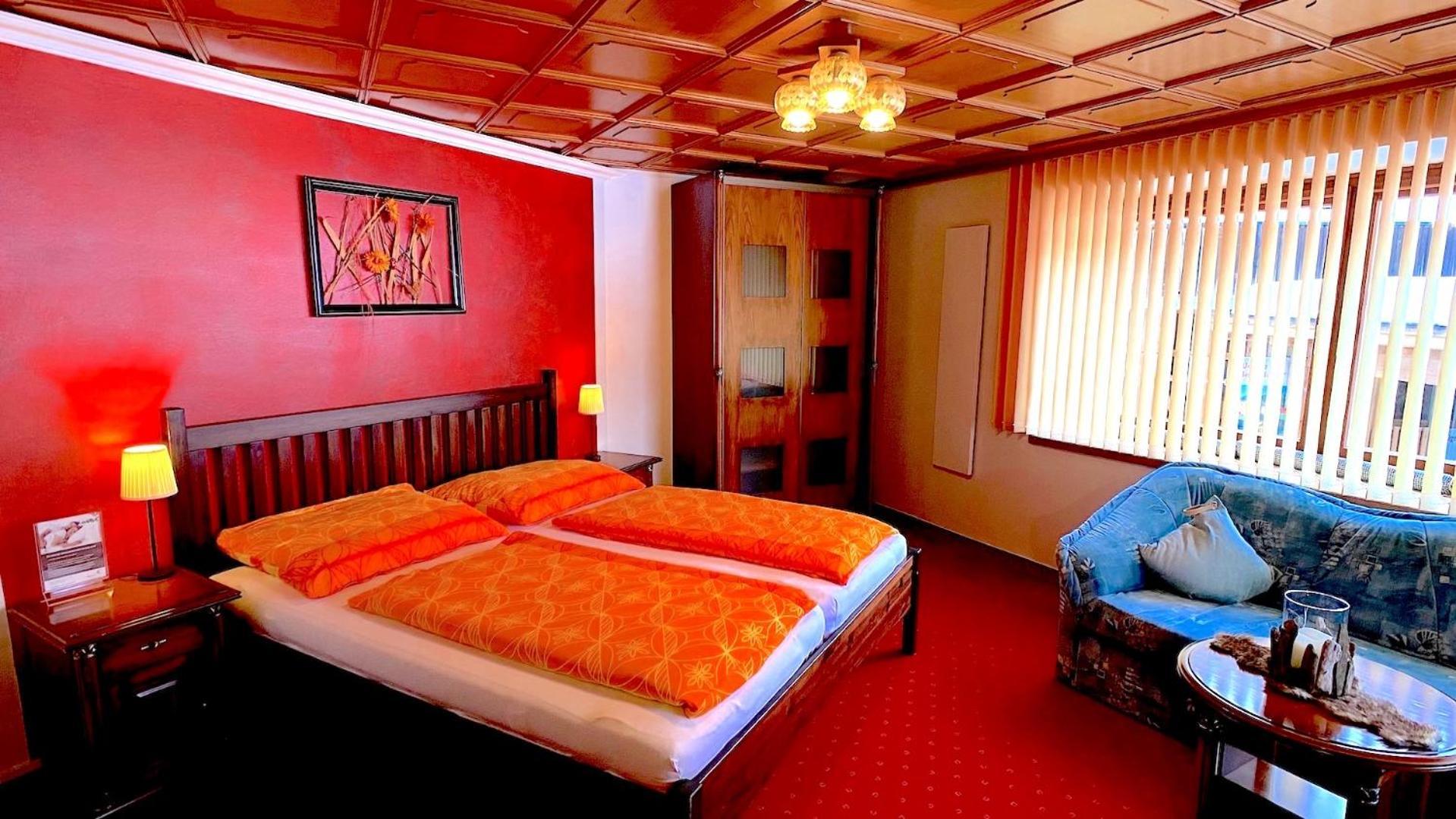 Erdhaeuser Und Apartments Mit Seeblick Und Alleinlage Вайсензее Екстериор снимка
