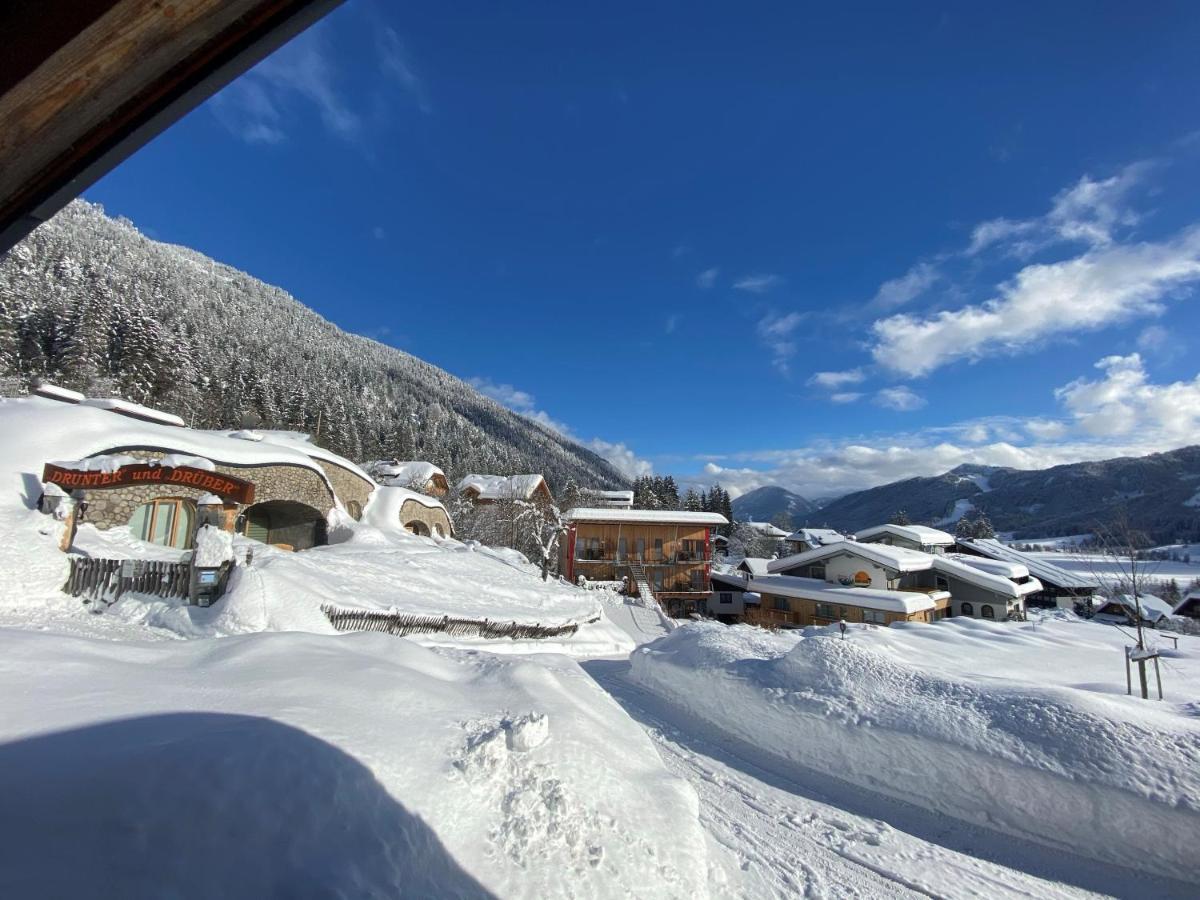 Erdhaeuser Und Apartments Mit Seeblick Und Alleinlage Вайсензее Екстериор снимка