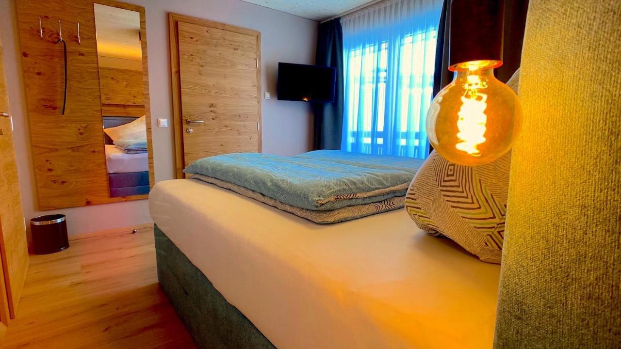 Erdhaeuser Und Apartments Mit Seeblick Und Alleinlage Вайсензее Екстериор снимка