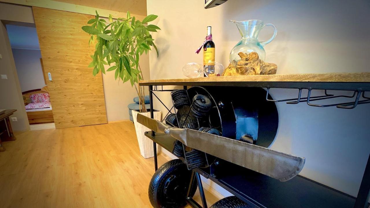 Erdhaeuser Und Apartments Mit Seeblick Und Alleinlage Вайсензее Екстериор снимка