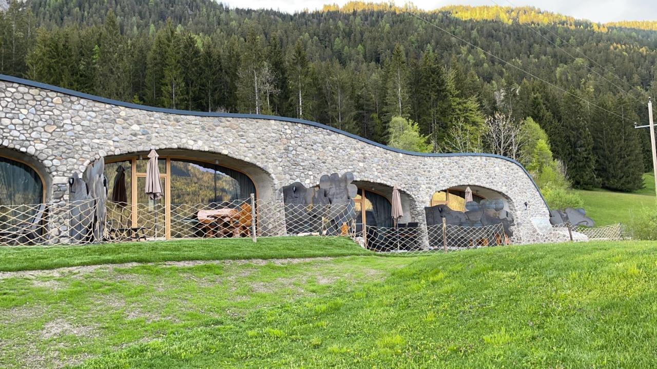 Erdhaeuser Und Apartments Mit Seeblick Und Alleinlage Вайсензее Екстериор снимка
