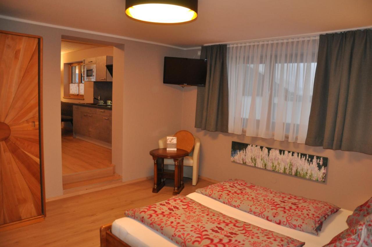 Erdhaeuser Und Apartments Mit Seeblick Und Alleinlage Вайсензее Екстериор снимка