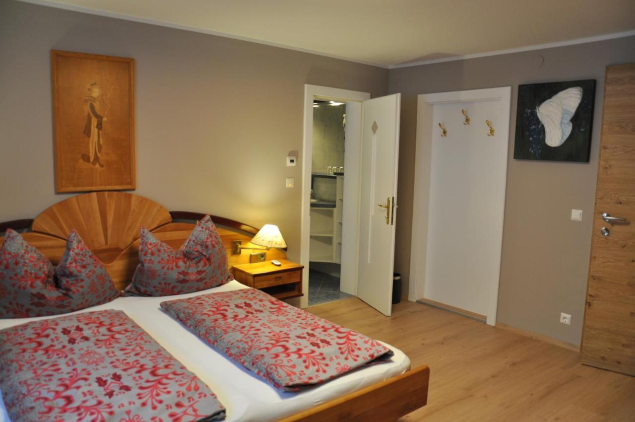 Erdhaeuser Und Apartments Mit Seeblick Und Alleinlage Вайсензее Екстериор снимка