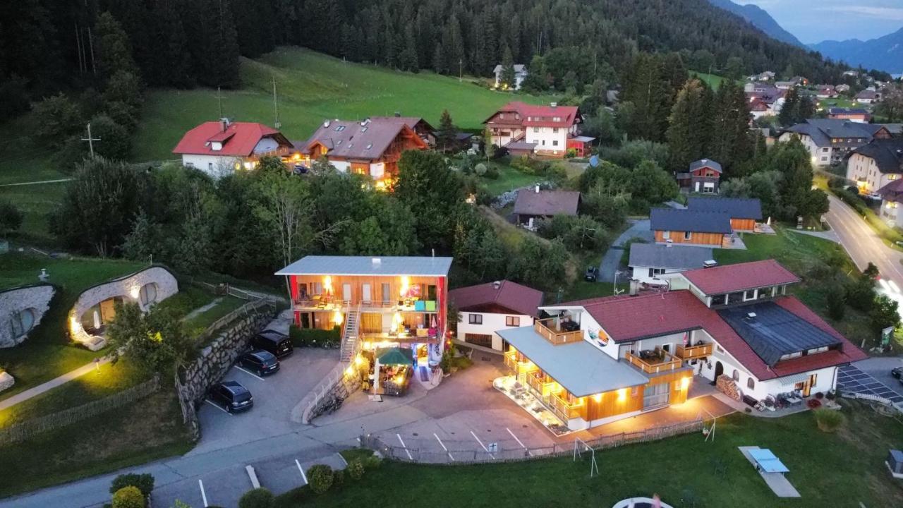 Erdhaeuser Und Apartments Mit Seeblick Und Alleinlage Вайсензее Екстериор снимка