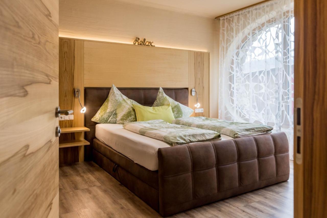 Erdhaeuser Und Apartments Mit Seeblick Und Alleinlage Вайсензее Екстериор снимка