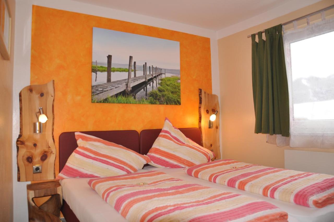 Erdhaeuser Und Apartments Mit Seeblick Und Alleinlage Вайсензее Екстериор снимка